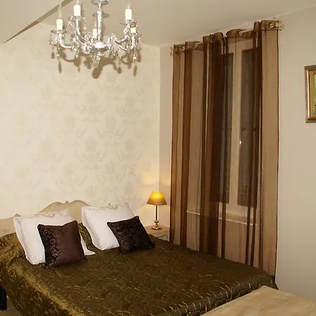 Oda ve Kahvaltı Le Clos Tolosan 3*